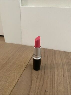 MAC Cosmetics Lipstick - Pink Shade